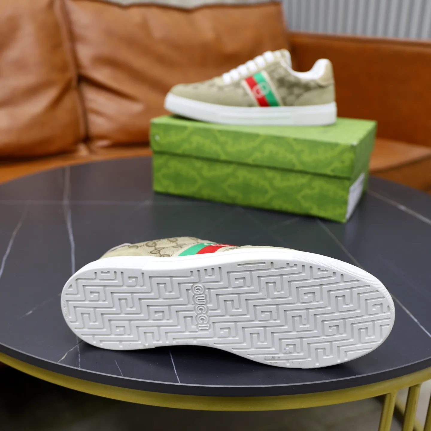 Men's men's shoes 💰440💰🙅‍♂️🙅‍♂️🙅‍♂️ Brand: Gucci GUCCi Standard code: 38-44 (45 customized) Grade: Same as the official website Material: Original material splicing Comfortable and breathable sheepskin lining Lightweight and wear-resistant sports outsole Style category: Men's fashion casual shoes Running sports shoes Distinguished luxury brand elements Top luxury color: actual picture color